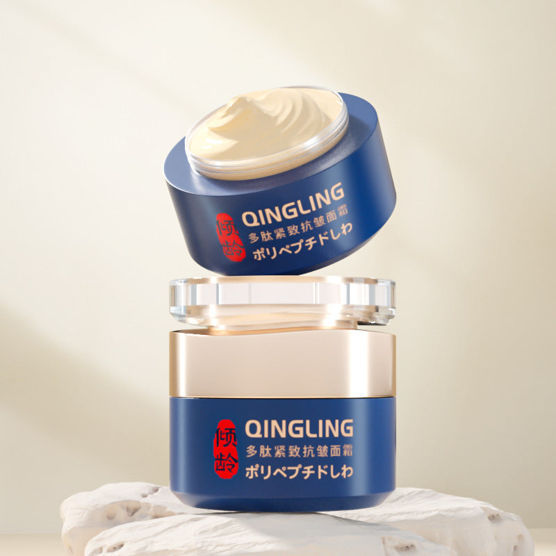 Application crème raffermissante visage texture onctueuse
