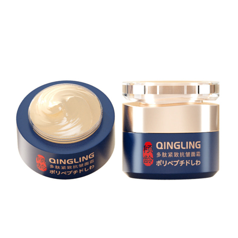 Application crème raffermissante visage texture onctueuse